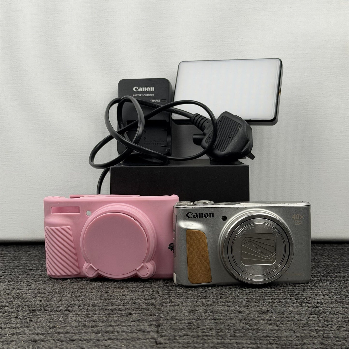 Canon PowerShot SX740 HS 20.3MP Digital Camera Silver with Accessories