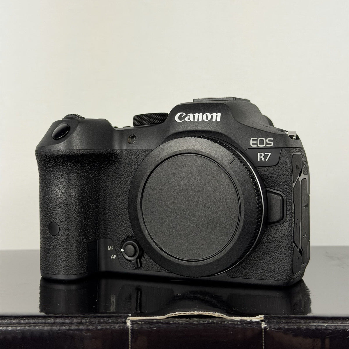 New Canon EOS R7 Mirrorless Camera 32.5MP 4K Black - Brand New Boxed