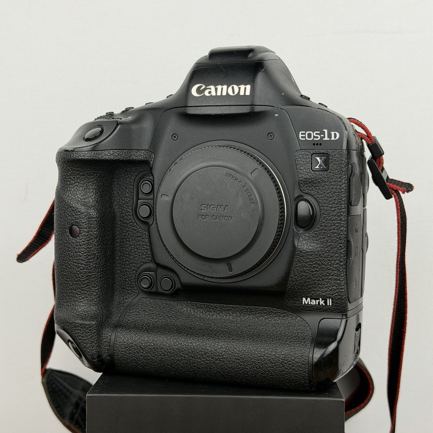 Canon EOS-1D X Mark II 20.2MP Full-Frame Professional DSLR Camera x3 Memory Card