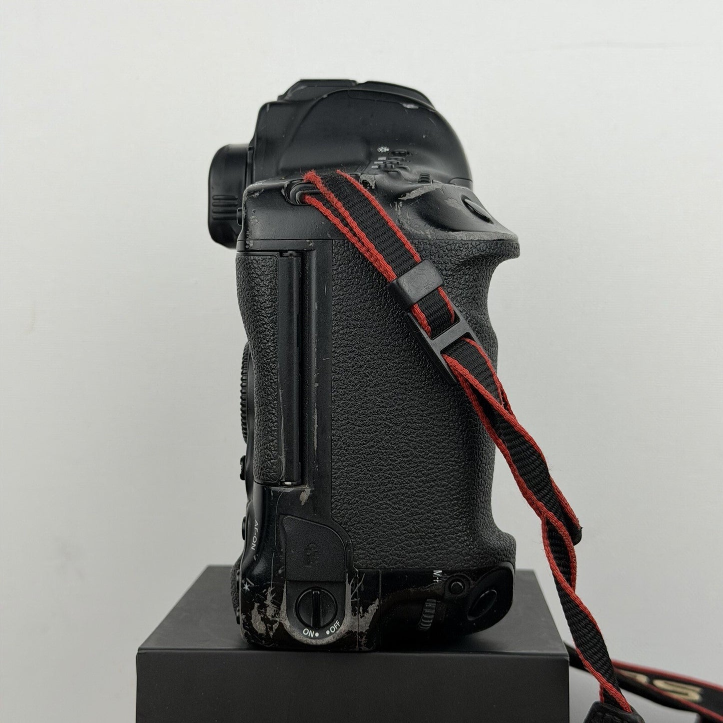 Canon EOS-1D X Mark II 20.2MP Full-Frame Professional DSLR Camera x3 Memory Card