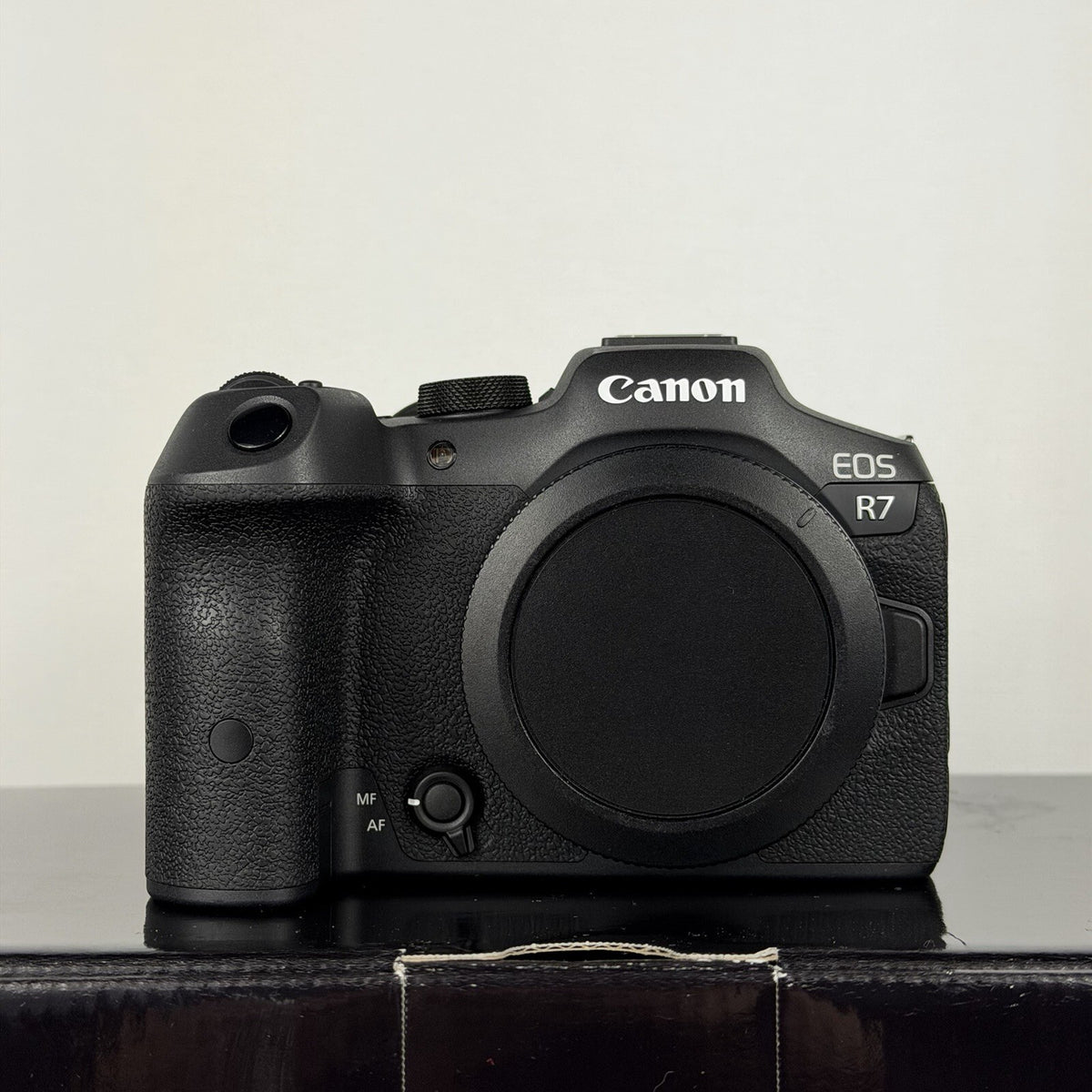 New Canon EOS R7 Mirrorless Camera 32.5MP 4K Black - Brand New Boxed