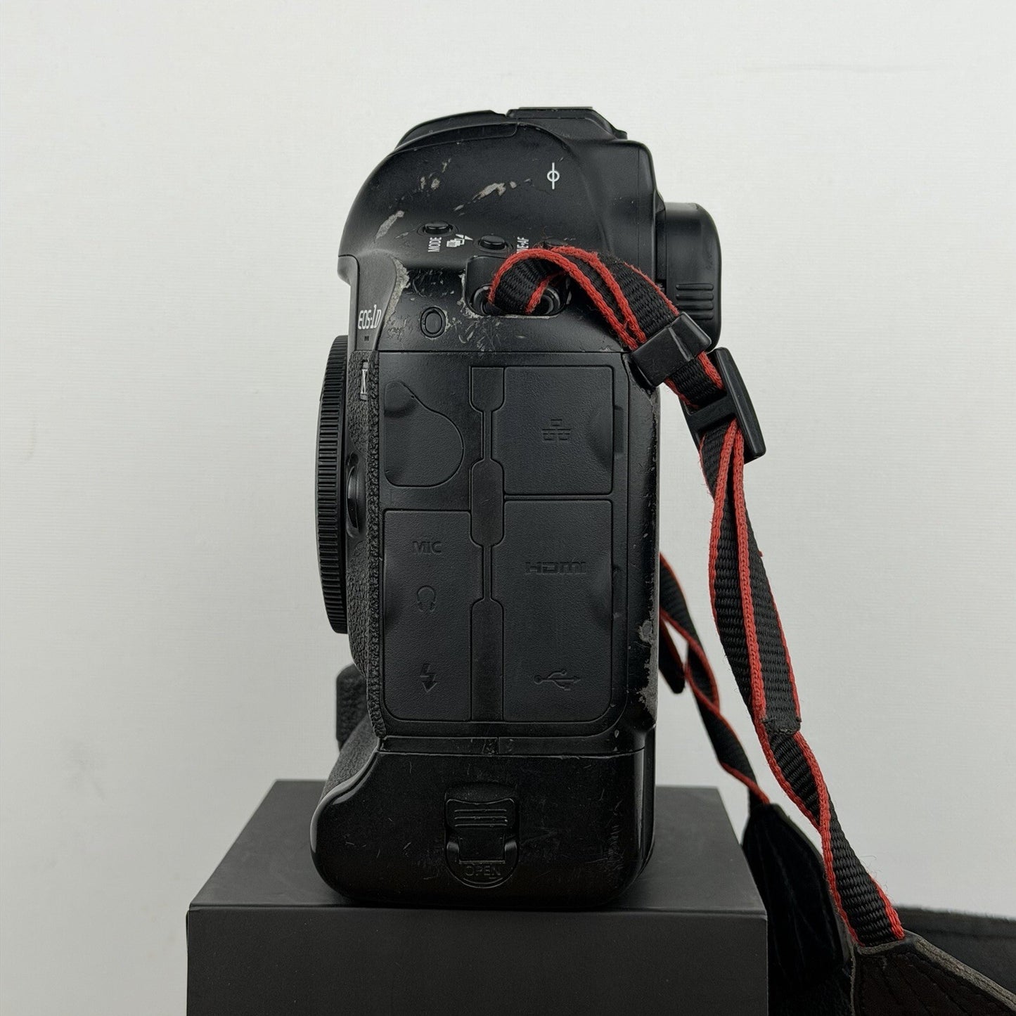 Canon EOS-1D X Mark II 20.2MP Full-Frame Professional DSLR Camera x3 Memory Card
