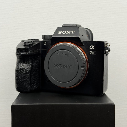 Sony A7 iii Mirrorless Camera 24.2MP Full Frame Body Interchangeable Lens Black