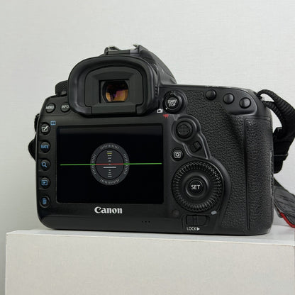 Canon EOS 5D Mark IV DSLR camera with extras – photo 7