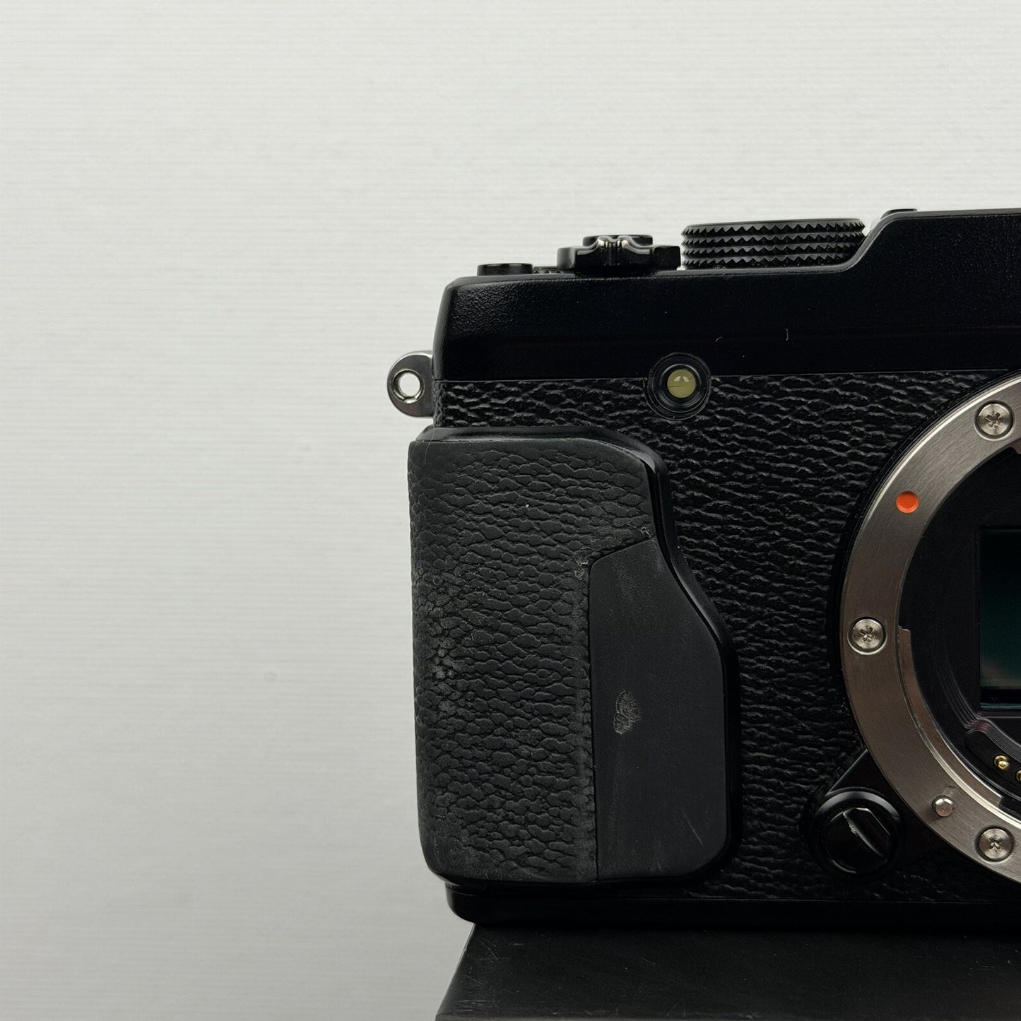 Fujifilm X-E2S 16.3MP Digital Mirrorless Camera Body Black with Accessories