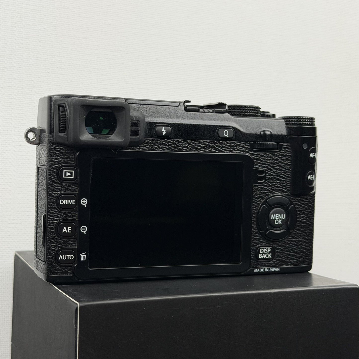 Fujifilm X-E2S 16.3MP Digital Mirrorless Camera Body Black with Accessories