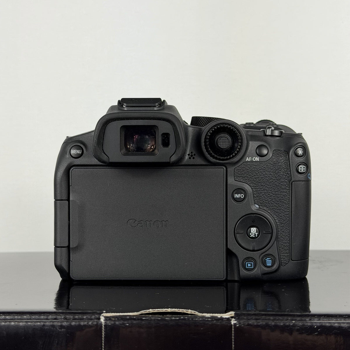 New Canon EOS R7 Mirrorless Camera 32.5MP 4K Black - Brand New Boxed