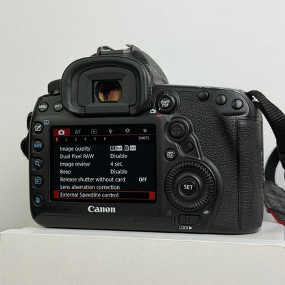 Canon EOS 5D Mark IV DSLR camera with extras – photo 8